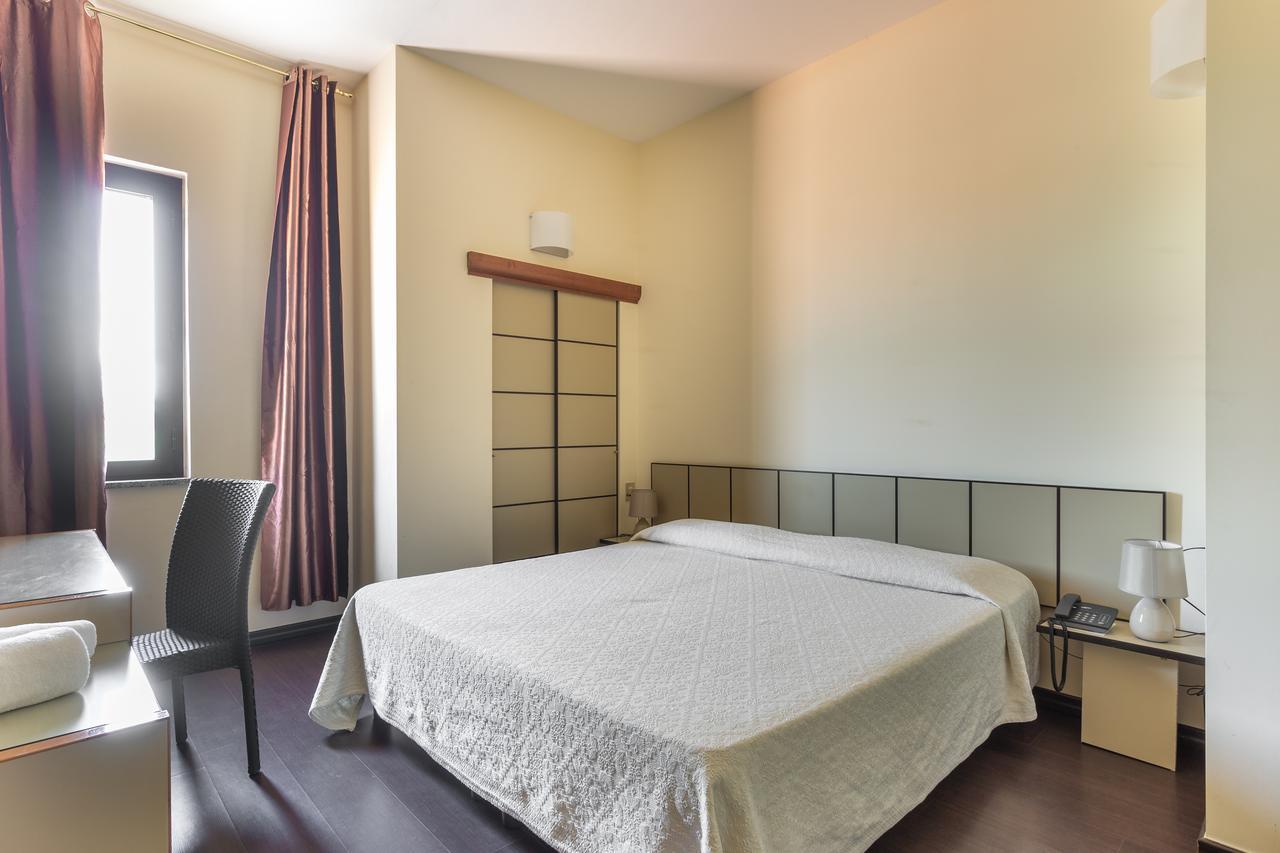 Rodia Inn Ористано Екстер'єр фото