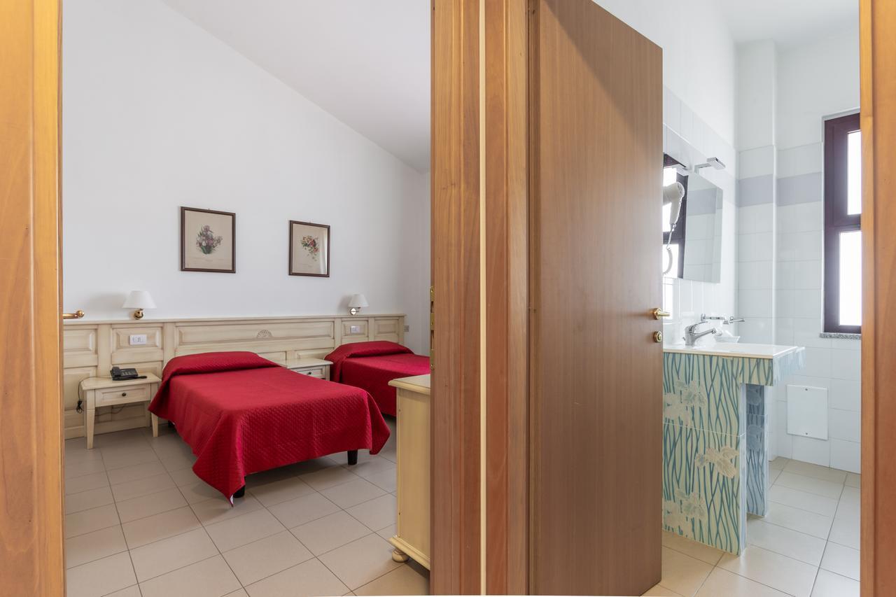 Rodia Inn Ористано Екстер'єр фото