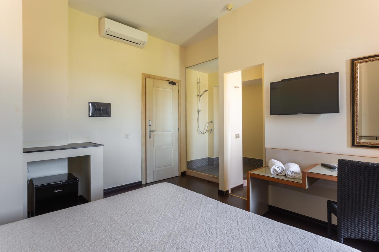 Rodia Inn Ористано Екстер'єр фото