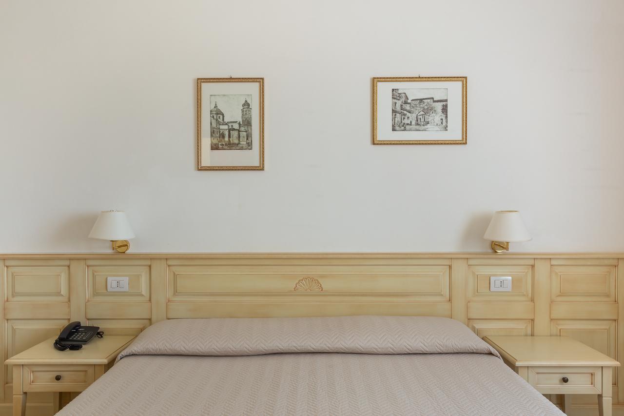 Rodia Inn Ористано Екстер'єр фото