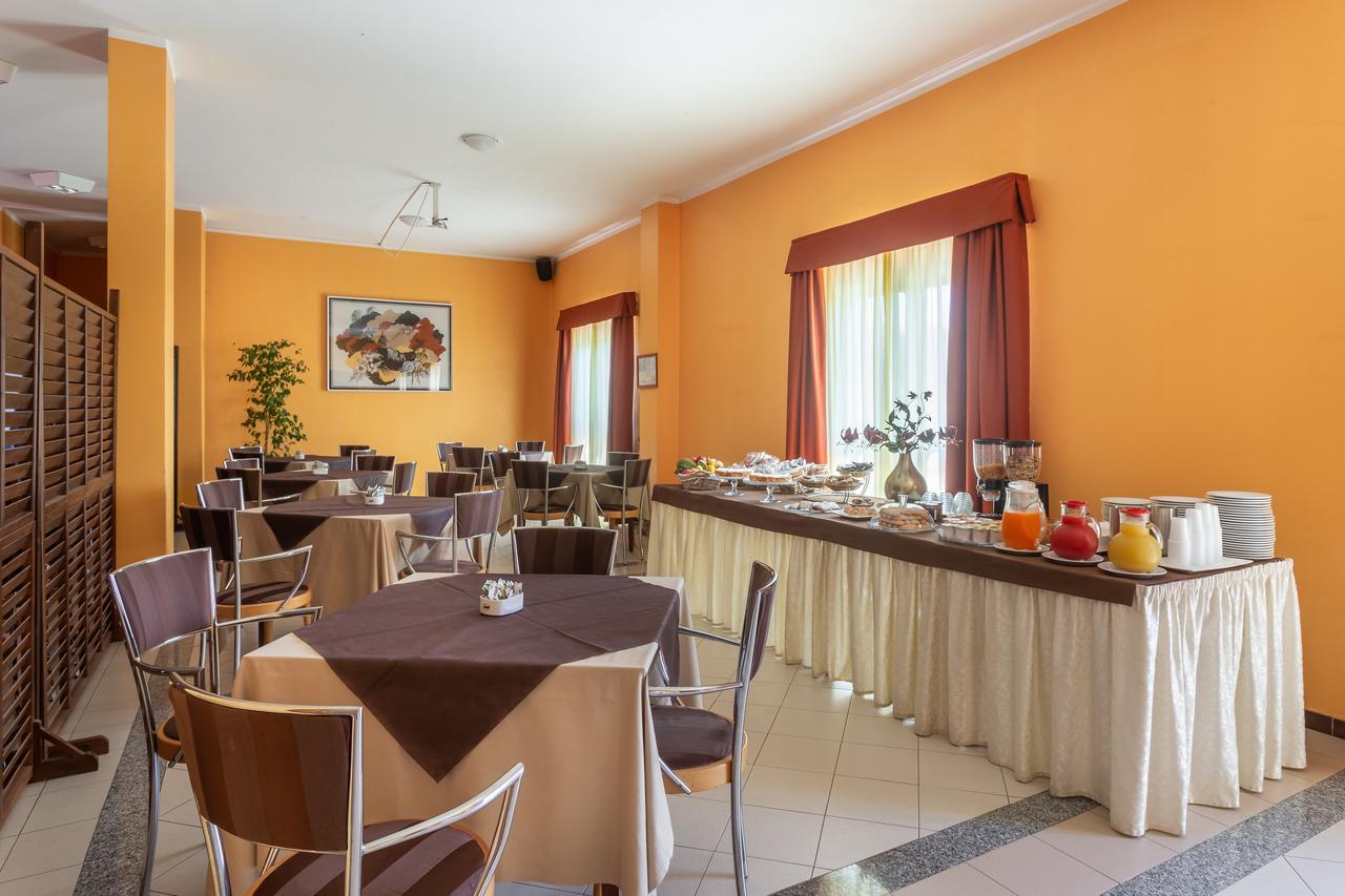 Rodia Inn Ористано Екстер'єр фото